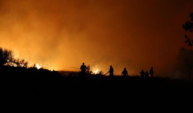 Požar se nošen udarima juga proširio prema Gornjoj Podstrani
