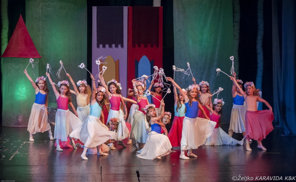 HNK Zadar: Bajka.hr Plesne udruge Gesta, Foto: Željko Karavida HNK Zadar: Bajka.hr Plesne udruge Gesta, Foto: Željko Karavida