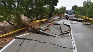 Zbog zarobljenog kamiona ne prometuje se cestom Poljica- Mazija