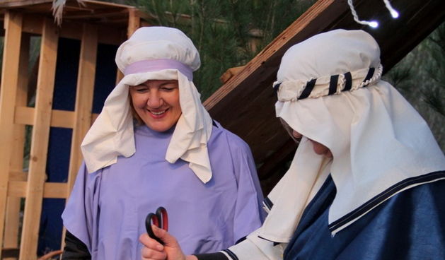 U Diklu kod bunara upriličene žive jaslice