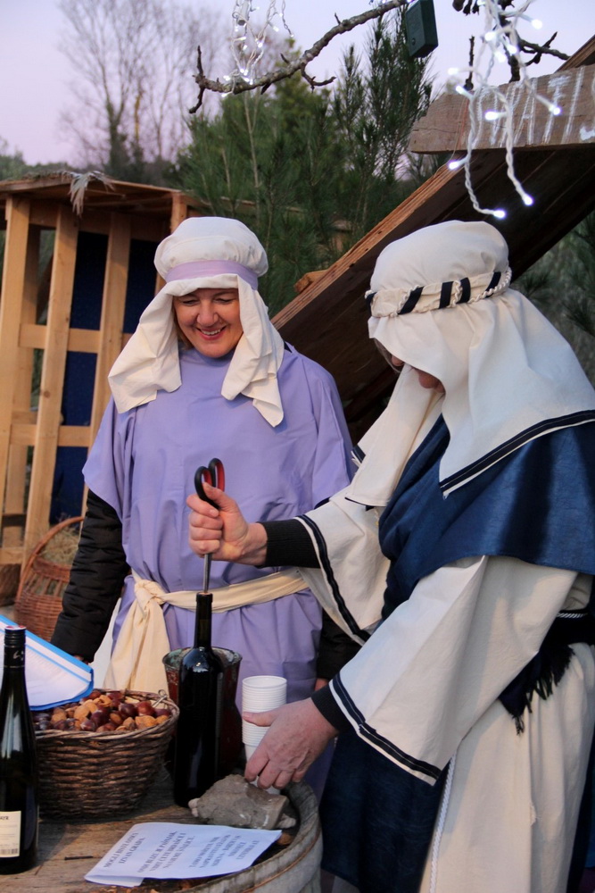 U Diklu kod bunara upriličene žive jaslice U Diklu kod bunara upriličene žive jaslice