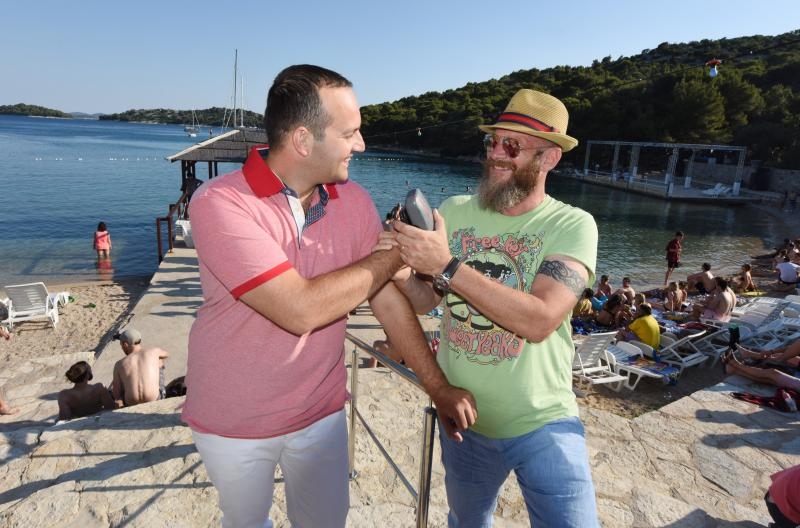 01.07.2015., Tisno – Svecanom otvorenju Garden Festivala prisustvovali su Ivan Klarin, nacelnik opcine Tisno i Nick Colgan osnivac The Garden Festivala. Photo: Hrvoje Jelavic/PIXSELL 01.07.2015., Tisno – Svecanom otvorenju Garden Festivala prisustvovali su Ivan Klarin, nacelnik opcine Tisno i Nick Colgan osnivac The Garden Festivala. Photo: Hrvoje Jelavic/PIXSELL