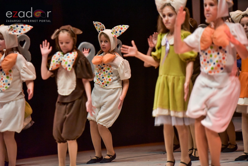 Predstava “Odgojoj” Plesne udruge Gesta u HNK Zadar