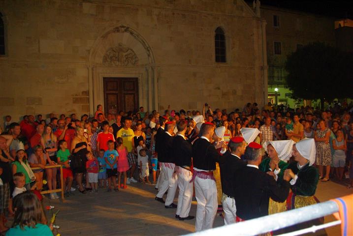 Paški ljetni karneval