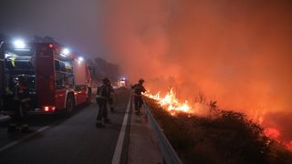 Tučepi: Požar se širi, zahvatio ranč i kuće, vatrogasci u akciji