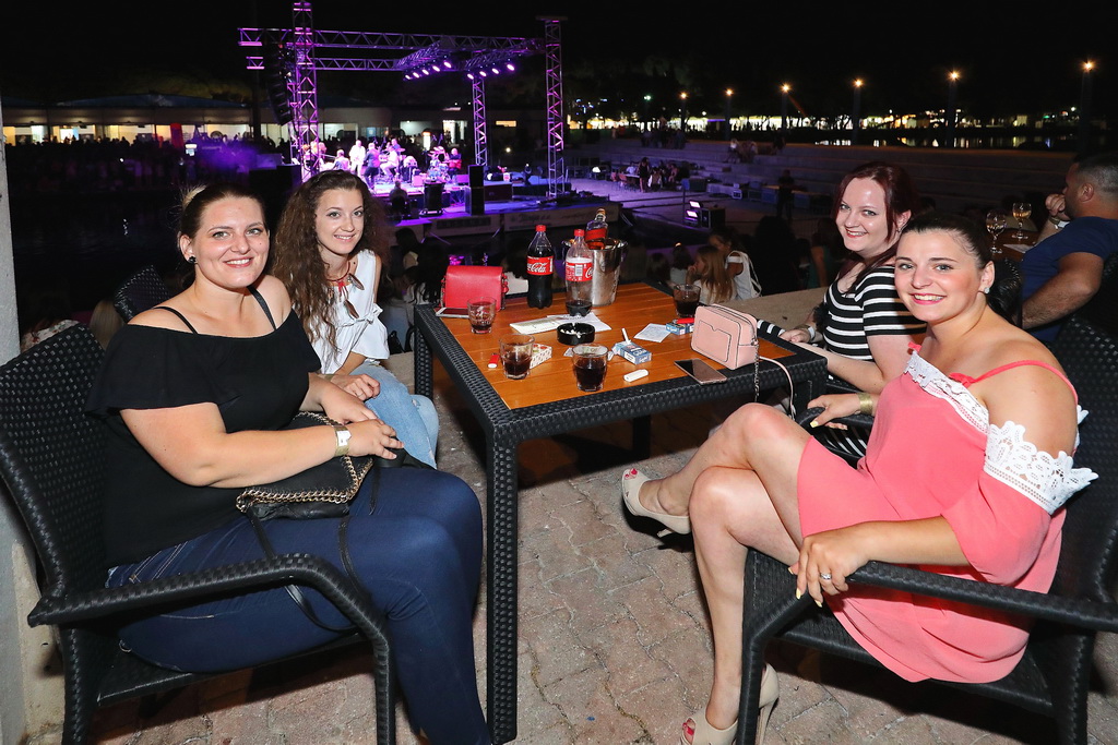 Čudesna Doris Dragović oduševila u Biogradu na Moru Čudesna Doris Dragović oduševila u Biogradu na Moru