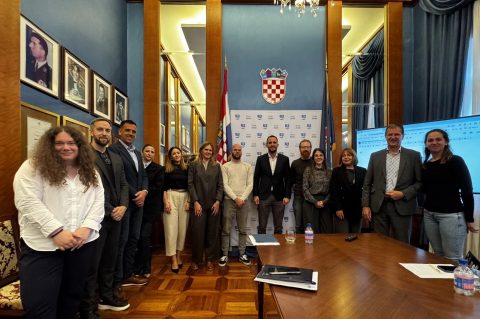 erlić na sastanku s udrugama mladih