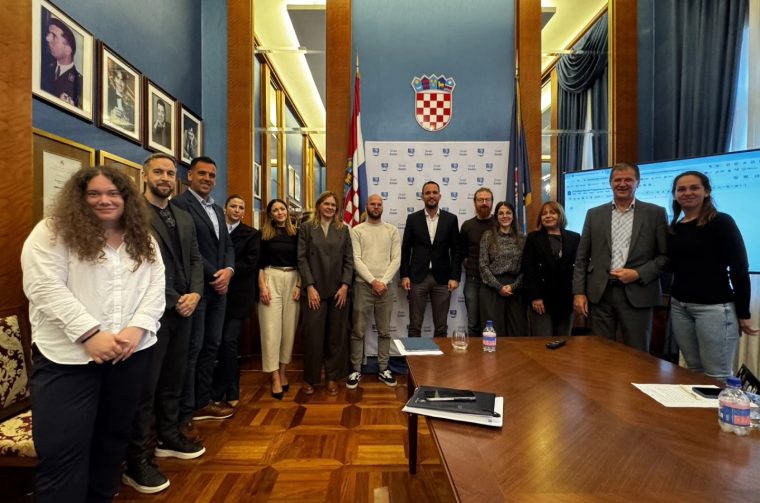 erlić na sastanku s udrugama mladih