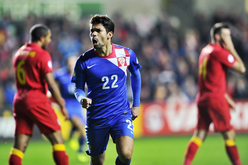 Swansea (Wales), 260313.
Stadion Liberty.
Kvalifikacijska utakmica za Svjetsko prvenstvo u Brazilu 2014. godine, izmedju reprezentacija Walesa i Hrvatske.
Na fotografiji: slavlje nakon pogotka Eduarda Da Silve.
Foto: Boris Kovacev / CROPIX Swansea (Wales), 260313.
Stadion Liberty.
Kvalifikacijska utakmica za Svjetsko prvenstvo u Brazilu 2014. godine, izmedju reprezentacija Walesa i Hrvatske.
Na fotografiji: slavlje nakon pogotka Eduarda Da Silve.
Foto: Boris Kovacev / CROPIX