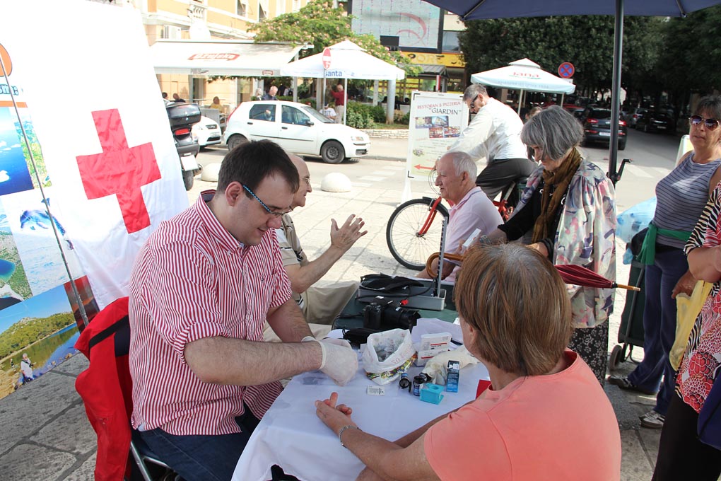 Nacionalna društva Crvenog križa diljem svijeta, potaknuta inicijativom Međunarodne federacije društava Crvenog križa i Crvenog polumjeseca (IFRC), obilježila su i ove godine Svjetski dan prve pomoći. Ovo je bila još jedna prilika da se ukaže na važnost p Nacionalna društva Crvenog križa diljem svijeta, potaknuta inicijativom Međunarodne federacije društava Crvenog križa i Crvenog polumjeseca (IFRC), obilježila su i ove godine Svjetski dan prve pomoći. Ovo je bila još jedna prilika da se ukaže na važnost p