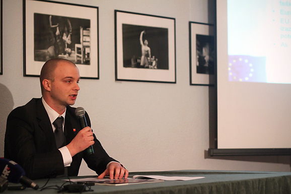 Zašto Hrvatska treba ući u EU (foto:Saša Čuka) Zašto Hrvatska treba ući u EU (foto:Saša Čuka)