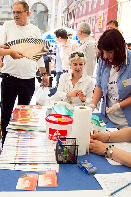Narodni trg: Simultanka velemajstora Saša Martinović na 50 pločaa, Foto: Leo Banićć Narodni trg: Simultanka velemajstora Saša Martinović na 50 pločaa, Foto: Leo Banićć
