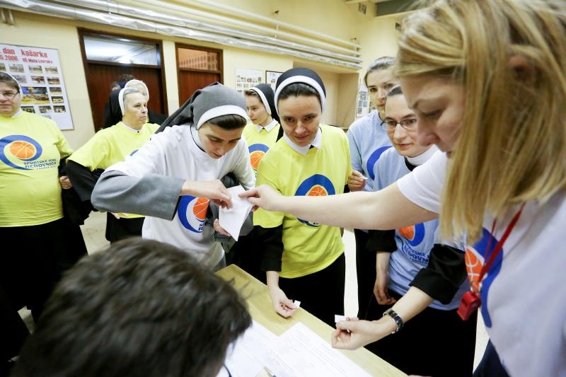 Zagreb: Sportske igre redovnica u OŠ Mato Lovrak. Photo: Goran Jakus/PIXSELL