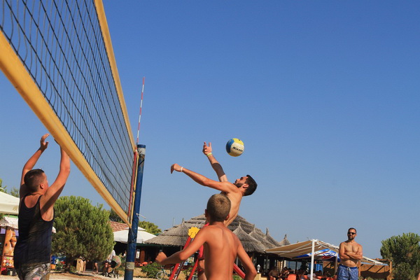 Na plaži Punta u Bibinjama održan 6. Memorijalni turnir u odbojci na pijesku za Tomislav Sikirića – Siku. Foto: Leo Banić Na plaži Punta u Bibinjama održan 6. Memorijalni turnir u odbojci na pijesku za Tomislav Sikirića – Siku. Foto: Leo Banić