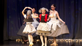 Plesna čestitka Zadarskog plesnog ansambla, Foto: Leo Banić Plesna čestitka Zadarskog plesnog ansambla, Foto: Leo Banić