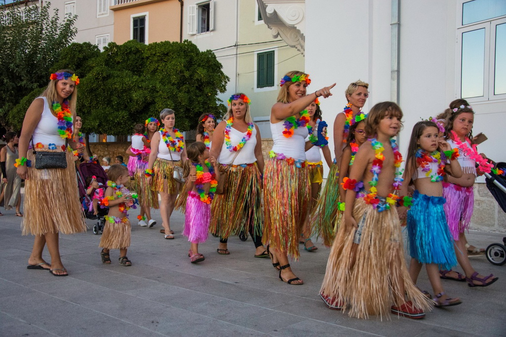Paški ljetni karneval 2017 – maškarana povorka