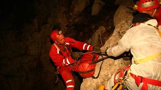 HGSS-ova akcija spašavanja pasa iz Živkine jame (foto: Zoran Erceg)