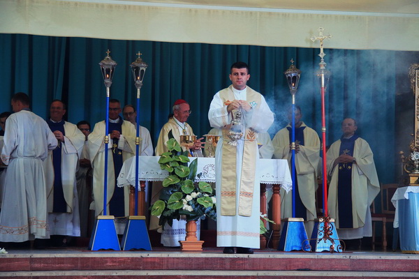 Proslava blagdana Velike Gospe: središnja večernja misa i procesija ulicama Belafuže Proslava blagdana Velike Gospe: središnja večernja misa i procesija ulicama Belafuže