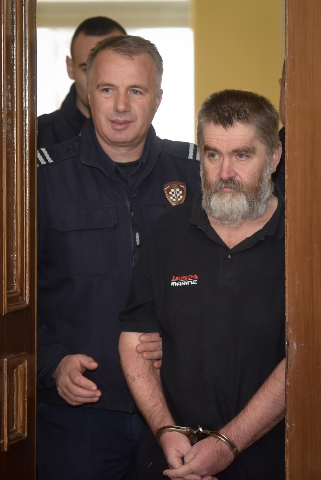 Počelo suđenje Josipu Rođaku koji je bacio četvero djece s balkona Počelo suđenje Josipu Rođaku koji je bacio četvero djece s balkona