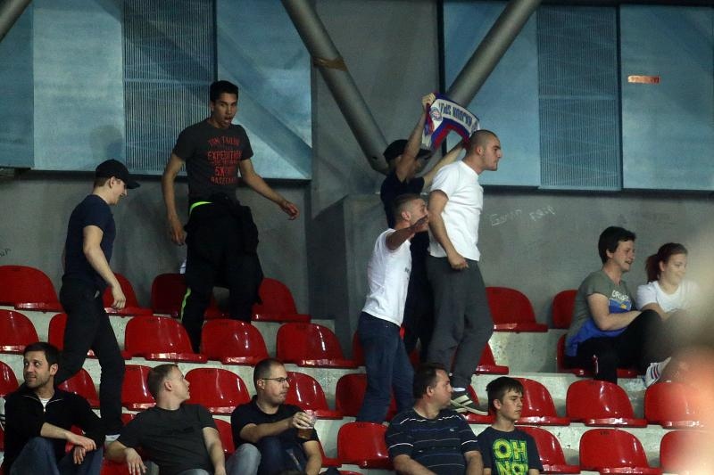 Intervencija policije na tribini s navijačima Zadra na utakmici Cibone i Zadra (80-71). Photo: Goran Stanzl/PIXSELL Intervencija policije na tribini s navijačima Zadra na utakmici Cibone i Zadra (80-71). Photo: Goran Stanzl/PIXSELL