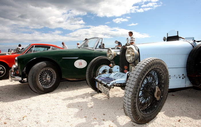 Zadar, 050612.
Oldtimer Rally “2Fast4You” na relaciji Ancona – Makarska – Dubrovnik – Zadar – Split odrzava se od 1. – 7. lipnja 2012. godine u organizaciji talijanske agencije “Solo Croazia” . Danas su sudionici rallya svoje limene ljubimce u posljepodne