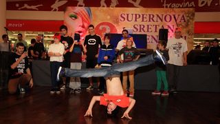 Image 685825 (auto) Image 685825 (auto)