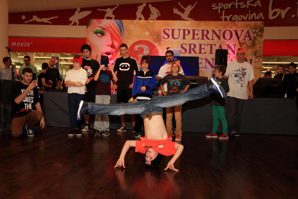 Image 685825 (auto) Image 685825 (auto)