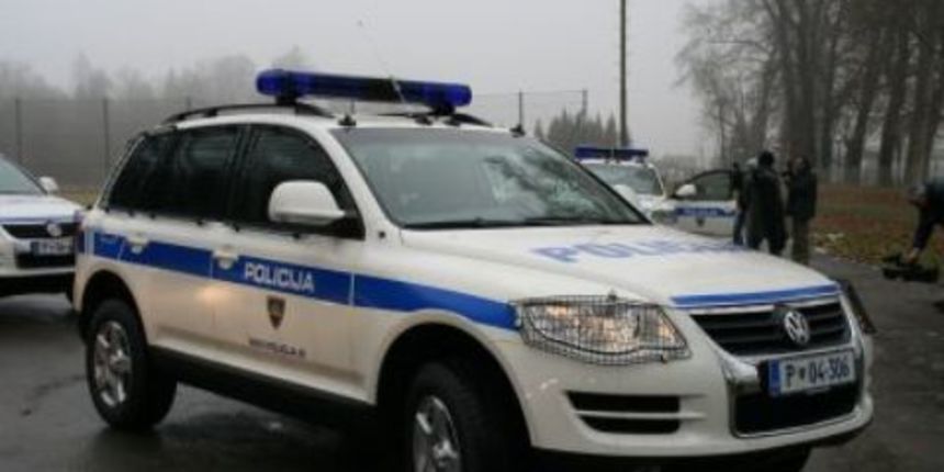 slovenska policija (foto: www.avtomanija.com)