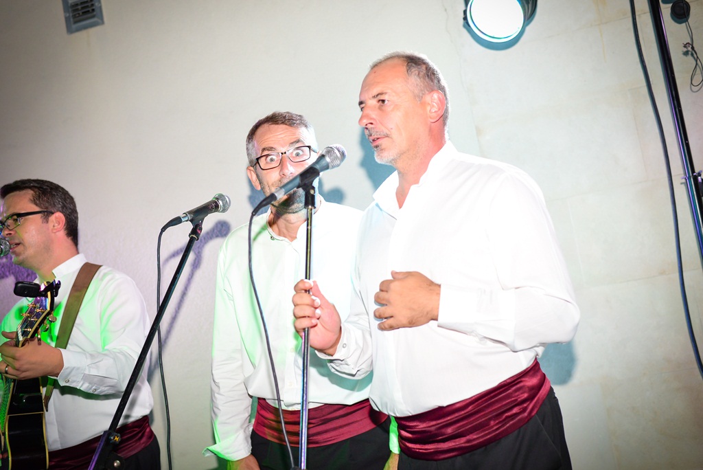 Klapa Contra oduševila u Teatro Baru i Zlatnom kutiću. Foto: Iva Perinčić Klapa Contra oduševila u Teatro Baru i Zlatnom kutiću. Foto: Iva Perinčić