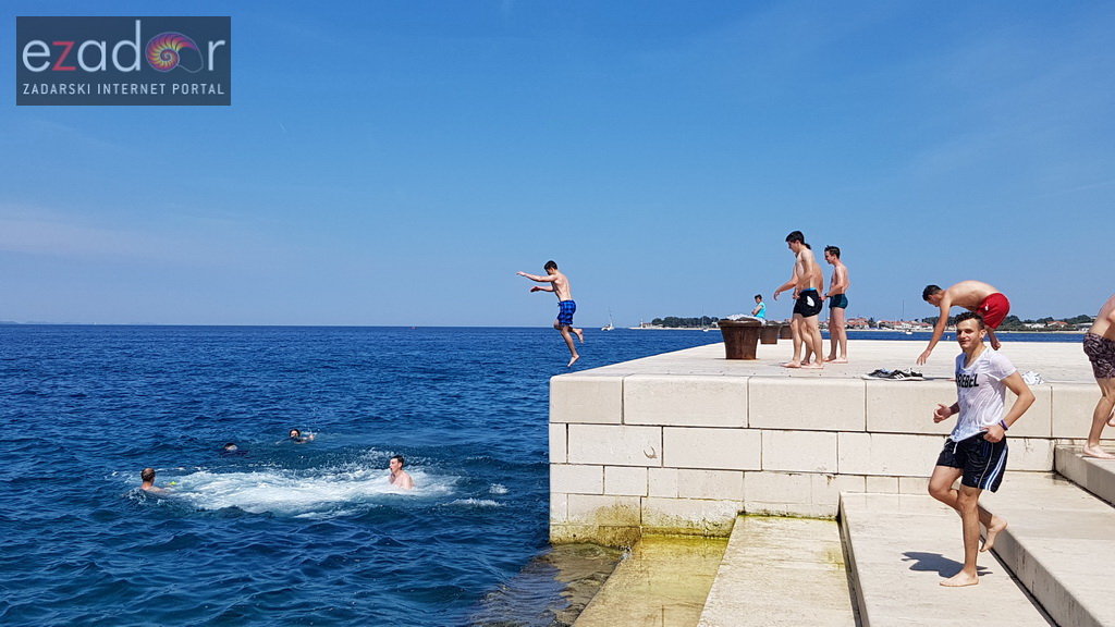 Ludijada maturanata na zadarskoj rivi