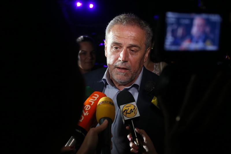 Zagrebacki gradonacelnik Milan Bandic svecano je otvorio zagrebacke fontane. U glazbenom dijelu programa nastupili su Prljavo kazaliste, Ivana Kindl, te orkestar i solisti Kazalista Komedija pod ravnanjem Kresimira Batinica: Renata Sabljak, Sandra Bagaric