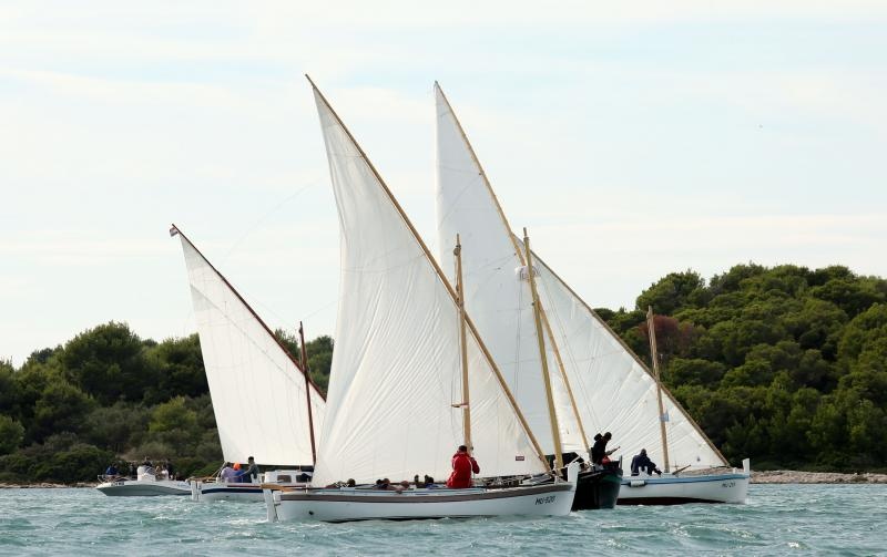 Murter: Po jakoj buri održana je tredicionalna 18. regata Latinsko idro – Murter 2015. Photo: Duško Jaramaz/PIXSELL Murter: Po jakoj buri održana je tredicionalna 18. regata Latinsko idro – Murter 2015. Photo: Duško Jaramaz/PIXSELL