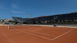 Pri kraju radovi na montažnim tribinama teniskog terena u SC Višnjik