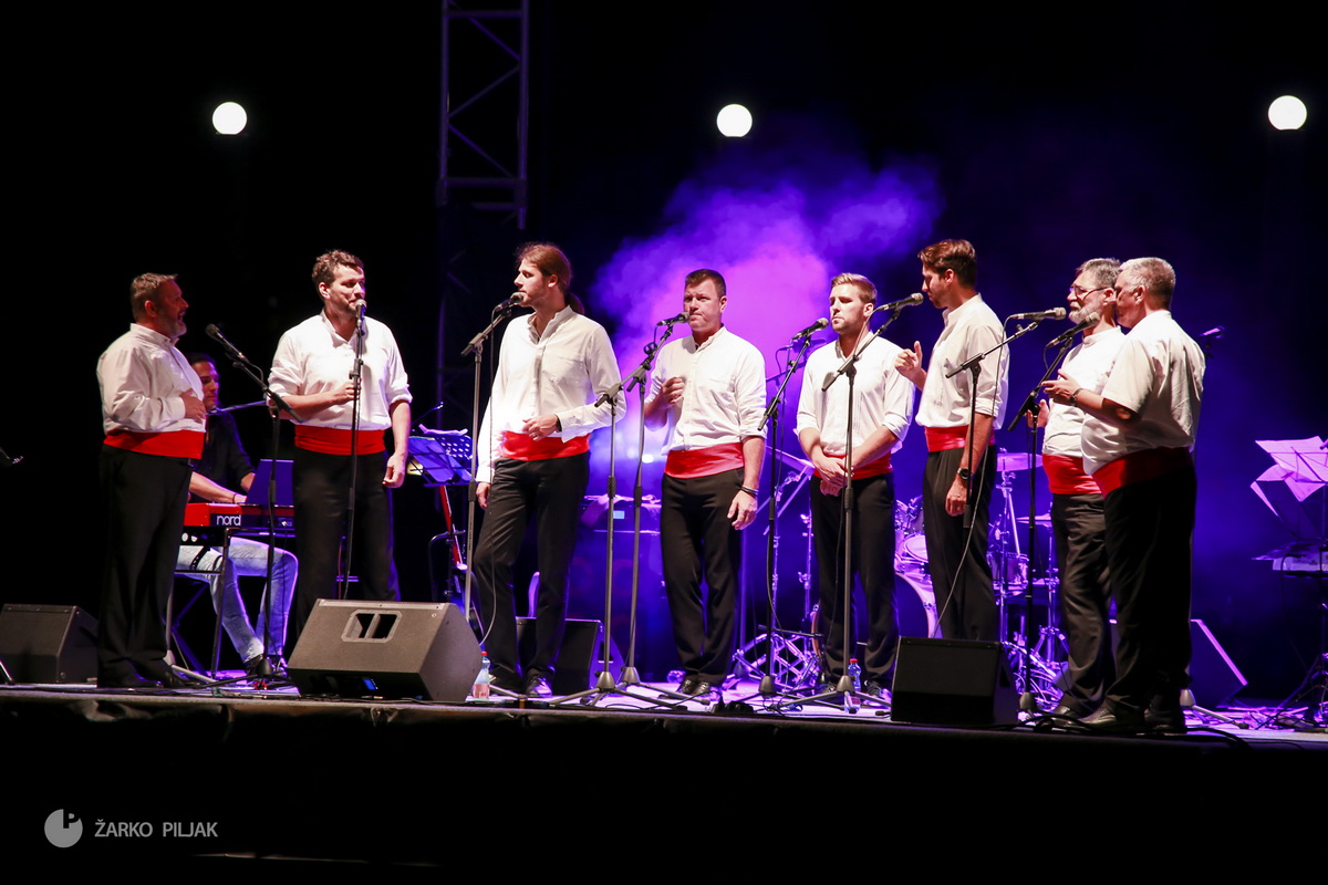 Zorica Kondža i klapa Cambi @ bazen Ilirije u Biogradu