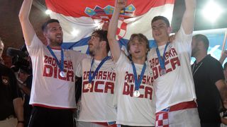 Zadrani na Forumu priredili spektakularan doček za svoje Vatrene Zadrani na Forumu priredili spektakularan doček za svoje Vatrene