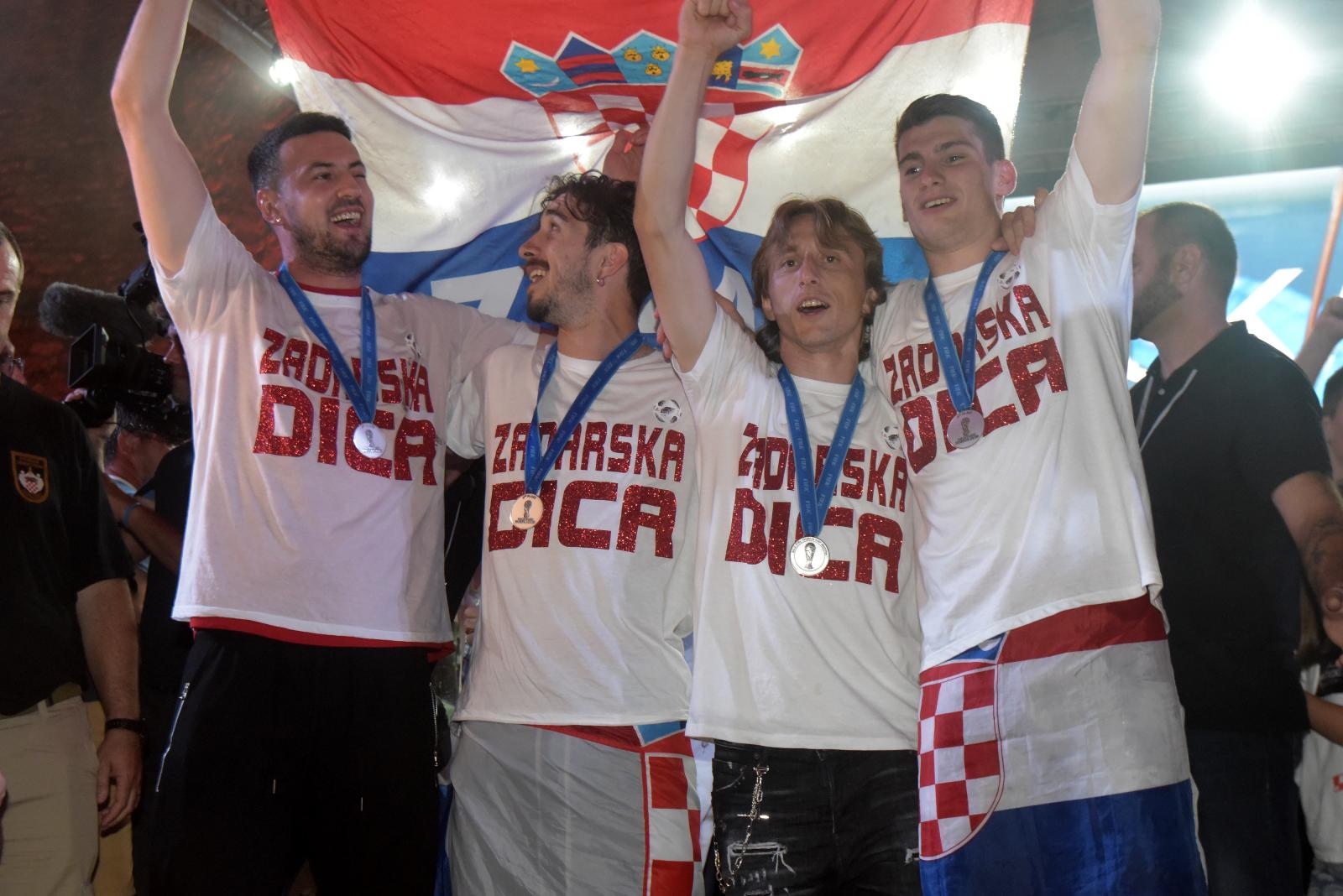 Zadrani na Forumu priredili spektakularan doček za svoje Vatrene Zadrani na Forumu priredili spektakularan doček za svoje Vatrene