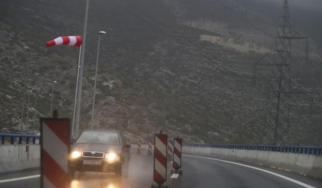 Mokri kolnici pozivaju na oprez u voznji. Photo: Ivo Cagalj/PIXSELL