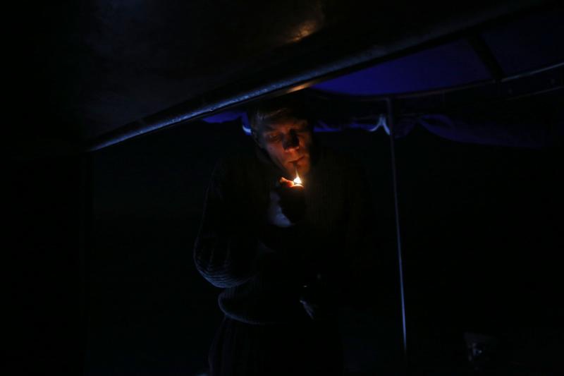 22.12.2013., Zadar – Neobicno toplo vrijeme za prve dane zime dodatni je poticaj za otisnuti se na more i uloviti koju lignju za Badnju vecer. Iako zbog oseke gotovo da nisu mogli isploviti, dva Privlacanca na nedjeljno poslijepodne udaljila su se od ob