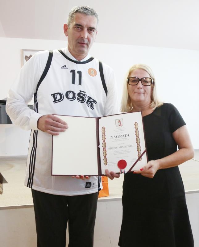 Stojko Vranković dobio nagradu za životno djelo Grada Drniša, Foto: Duško Jaramaz/PIXSELL