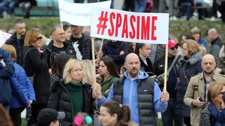 Prosvjed #spasime: Tomislavov trg u Zagrebu pun ljudi, došao i Plenković Prosvjed #spasime: Tomislavov trg u Zagrebu pun ljudi, došao i Plenković
