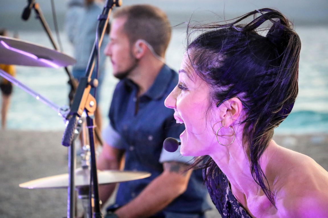 Ana Rucner održala koncertni spektakl u suton na Zlatnom ratu