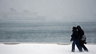 Split, 030212
Nakon nekoliko godina, danima najavljivan snijeg pao je i na Splitskom podrucju. Iako je bio najavljen, Splicani nisu bili spremni na bijeli pokrivac, te im je on uz snaznu buru otezavao svakodnevni zivot. Teperatura je bila oko -3. Najvjero Split, 030212
Nakon nekoliko godina, danima najavljivan snijeg pao je i na Splitskom podrucju. Iako je bio najavljen, Splicani nisu bili spremni na bijeli pokrivac, te im je on uz snaznu buru otezavao svakodnevni zivot. Teperatura je bila oko -3. Najvjero