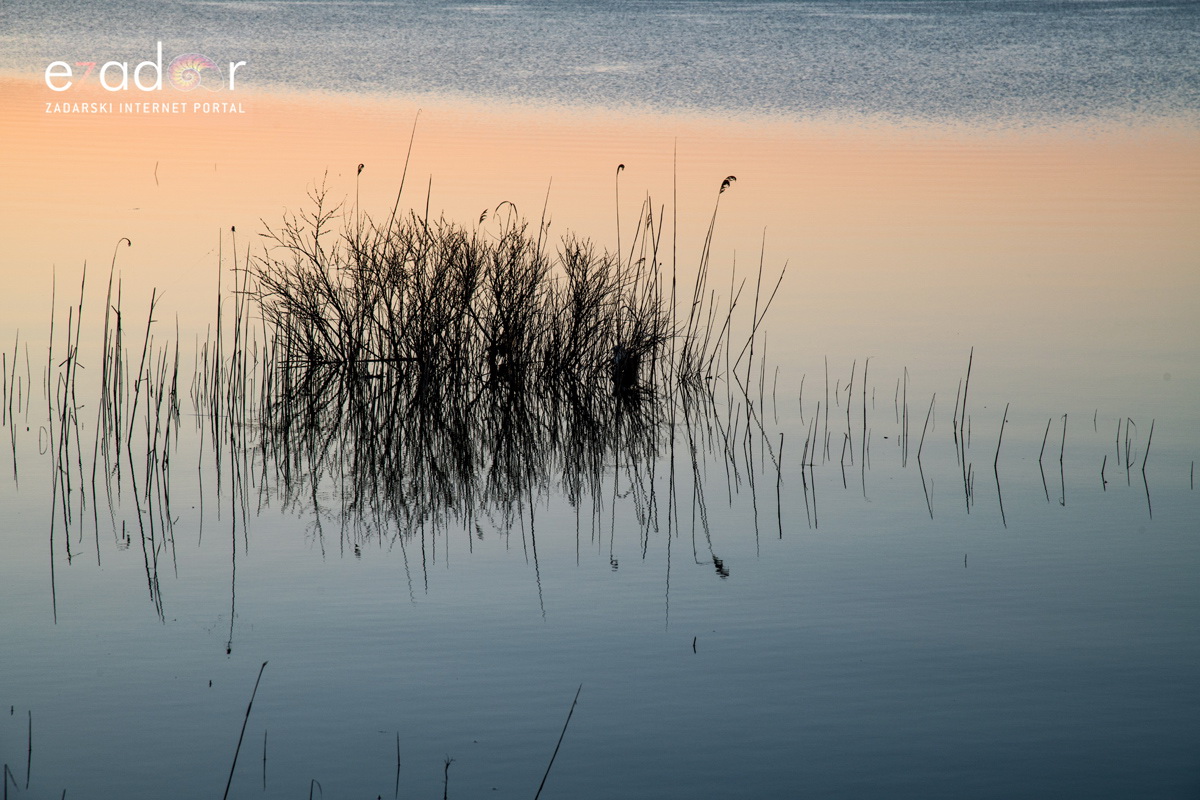 Nedjeljno svitanje na Vranskom jezeru Nedjeljno svitanje na Vranskom jezeru