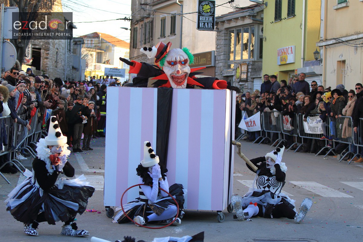 Maškarana povorka Velike Bake u Murteru