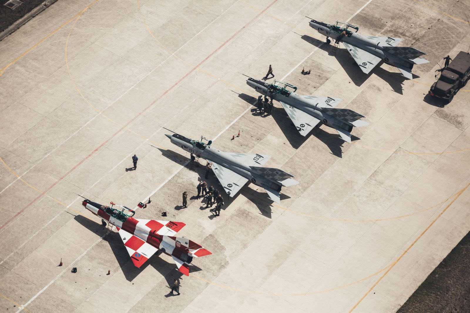 Pozdravni prelet MiG-ova iznad zadarskog kanala Pozdravni prelet MiG-ova iznad zadarskog kanala