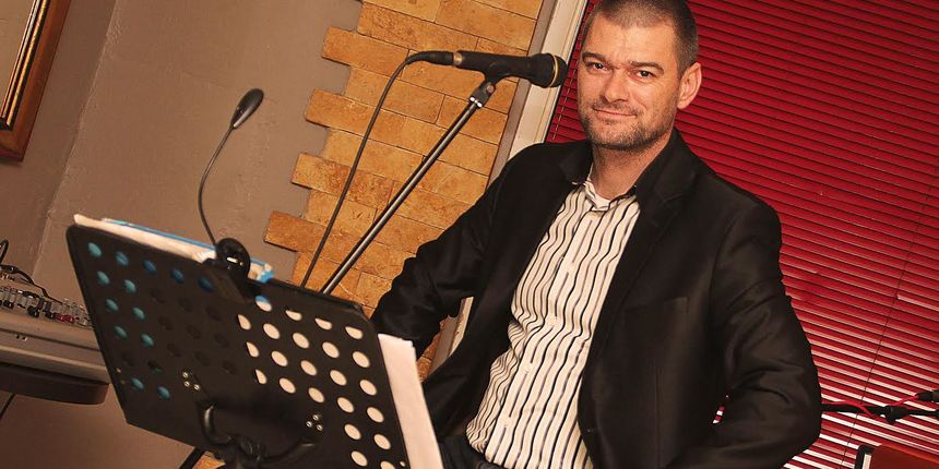 Ivan Županović i Luna oduševili koncertom u Sky baru Ivan Županović i Luna oduševili koncertom u Sky baru