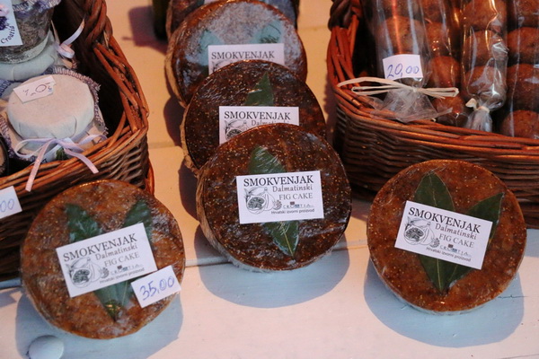 Paljenjem prve adventske svijeće i prigodnim zabavnim programom započela manifestacija Advent na otoku Viru