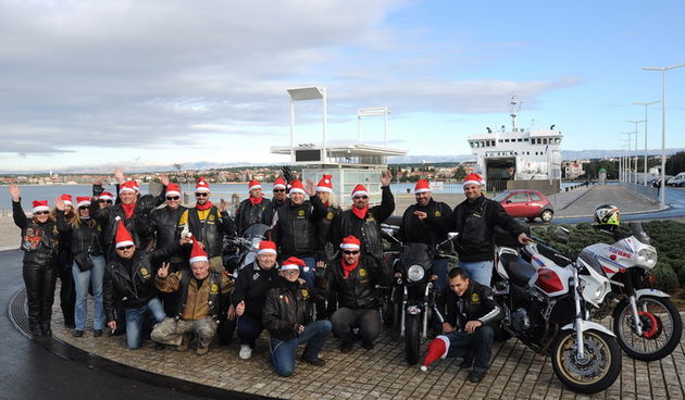 Zadar, 131211
Udruga motorista “Bestije” za Svetu Lucu daruje vrtic Latica, za djecu s teskocama u razvoju. Prije odlaska u vrtic, motoristi su se provozali po gradu noseci kapice  djeda Mraza.
Foto: Luka Gerlanc / CROPIX