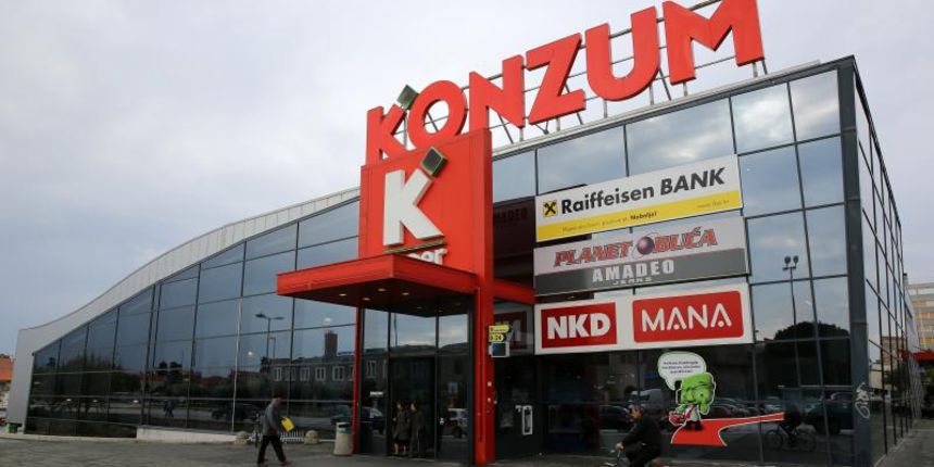 15.11.2013., Zadar – Opljackana je poslovnica RBA banke u sklopu Konzuma na bulevaru. Prema nesluzbenim informacijama razbojnik je uz prijetnju vatrenog oruzja zatrazio novac od djelatnika banke. Photo: Filip Brala/PIXSELL