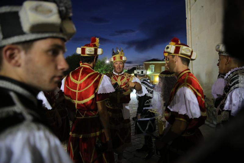 05.07.2013., Zadar – Na Trgu opatice Cike, ispred crkve svete Marije, gostovalo je Hrvatsko glazbeno drustvo sveta Cecilija iz Korcule. Izveli su tradicionalnu moresku, romanticni ples s macevima. Photo: Filip Brala/PIXSELL